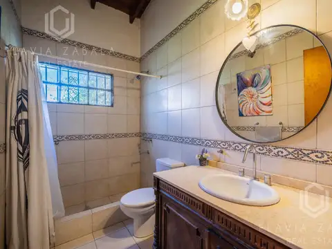 Casa 7 ambientes con 3 baños