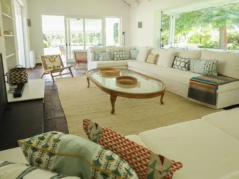 Casa 7 ambientes con 6 baños