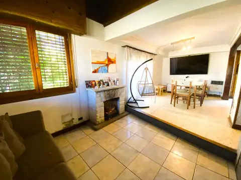 Casa 6 ambientes con 2 baños