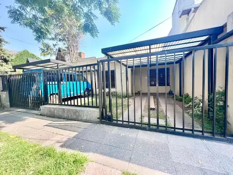 Casa americana en muy buen estado y ubicación.