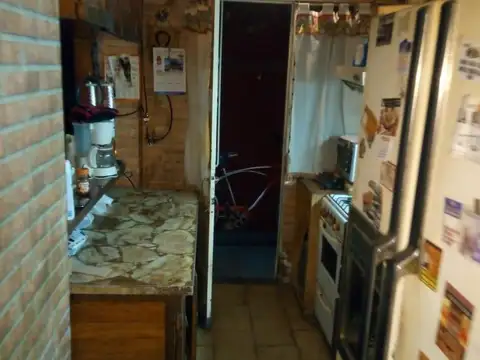 Casa 6 ambientes con 2 baños