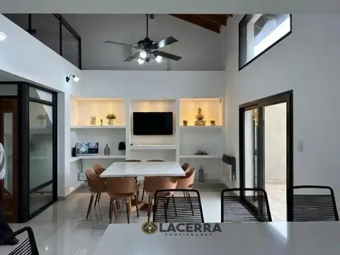 Casa en  4 ambientes en Villla Ballester