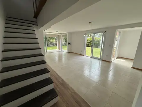 Casa 3 ambientes con 2 baños