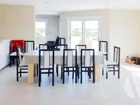 Casa 7 ambientes con 5 baños