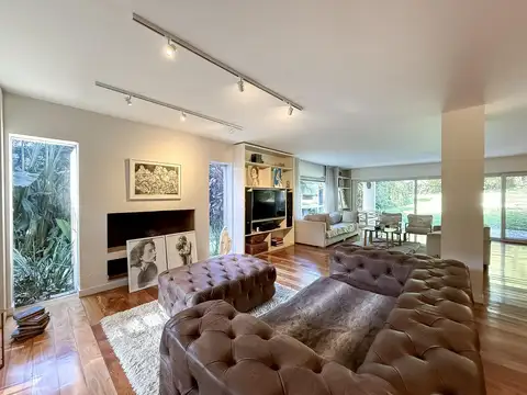 Casa 7 ambientes con 4 baños