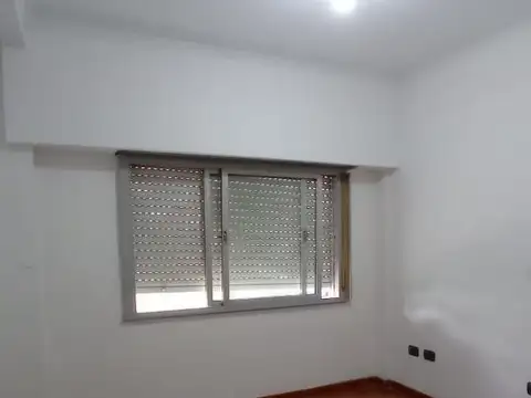 DEPTO DE TRES AMB CON ENTRADA INDEPENDIENTE AL FRENTE