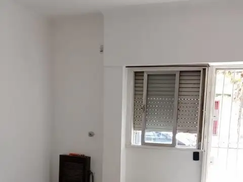 DEPTO DE TRES AMB CON ENTRADA INDEPENDIENTE AL FRENTE