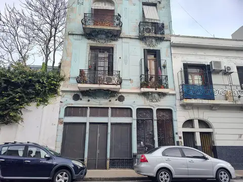 Local con vivienda de 160 m2.