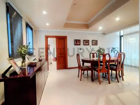 Casa 7 ambientes con 4 baños