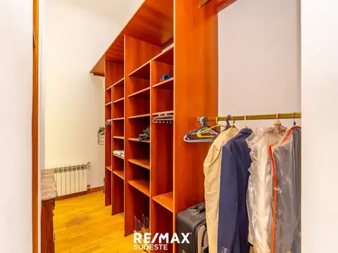 VENTA CASA 4 DORMITORIOS APTO CREDITO CENTRO