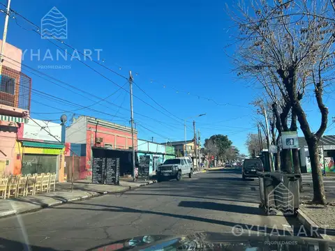 Casa + 2 Locales + Pileta