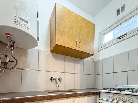 1 AMBIENTE A LA CALLE. FALUCHO Y TUCUMAN.