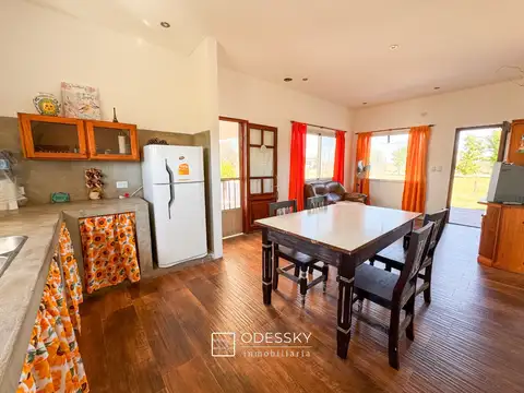 Casa 6 ambientes con 2 baños