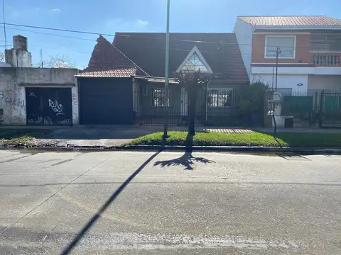 CHALET 3 DORMITORIOS CON QUINCHO Y FONDO