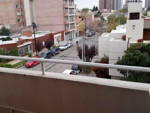 Venta Depto céntrico 2 dorm. c/ cochera, Neuquén