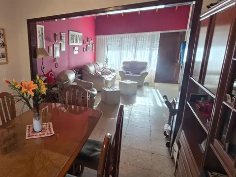Casa en Venta con 4 cocheras