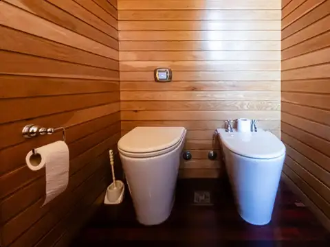 Casa 9 ambientes con 7 baños