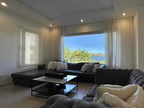 Casa 6 ambientes con 3 baños