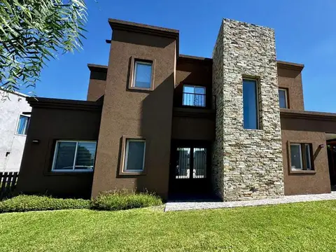 CASA EN CANTON A LA LAGUNA EN VENTA