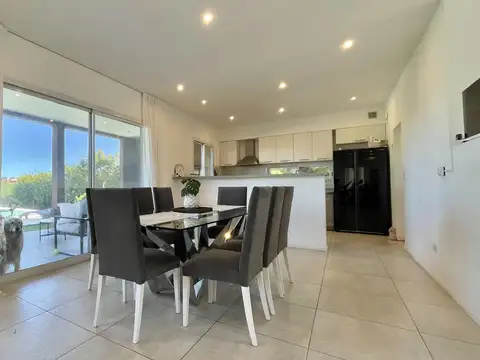 Casa en Venta con 5 cocheras