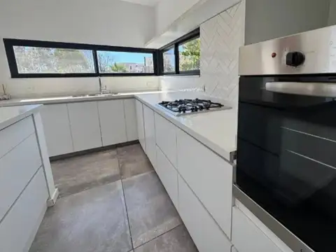 Casa 3 ambientes con 2 baños