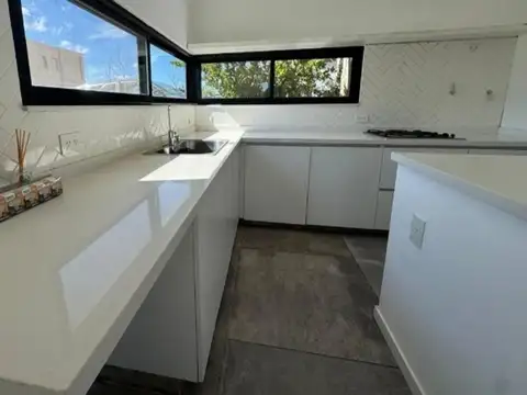 Casa en Venta en Pilar del Este - Santa Lucia, USD 170.000