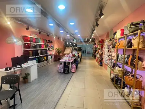 Excelente Local con Oficinas y Deposito sobre Av Corrientes 
