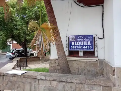 Casa en Alquiler con 3 cocheras