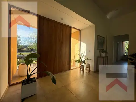 Casa en Venta en Countries y Barrios Cerrados en Campana, USD 300.000