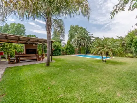 Casa 7 ambientes con 2 baños