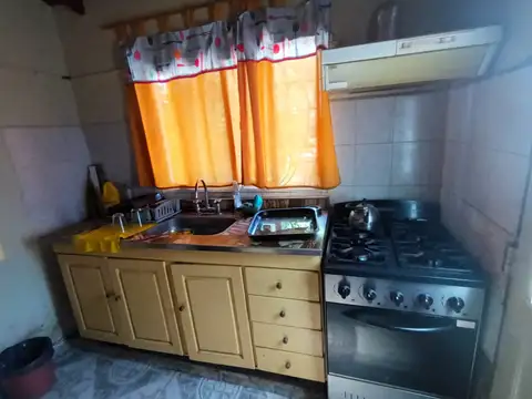 Casa 4 ambientes con 1 baño