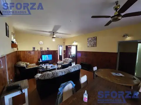 Casa 5 ambientes con 1 baño