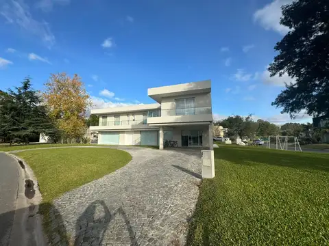 Casa en Alquiler de 4 dormitorios