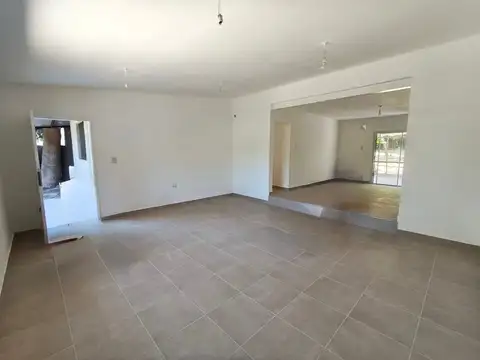 Casa 5 ambientes con 1 baño