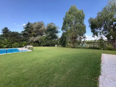 Casa 4 ambientes con 5 baños