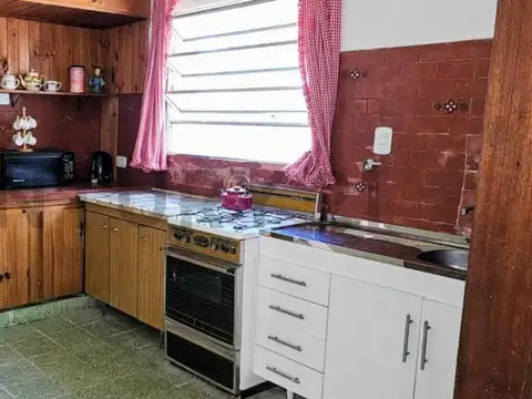 Casa en Venta en Villa Elisa, USD 350.000