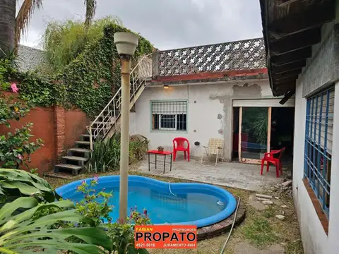 Amplio PH 3 ambientes para refaccionar con jardín con pileta, parrilla y terraza!