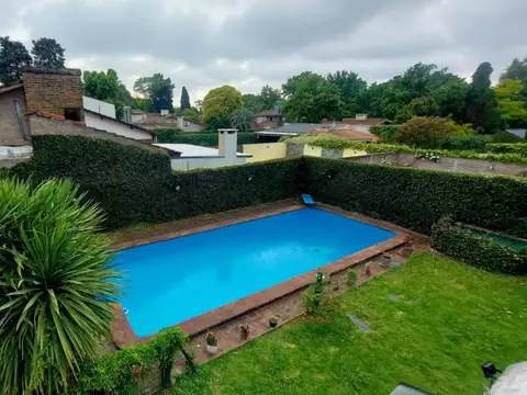 Excelenta Casa en venta Bella Vista 5 dormitorios pileta parque