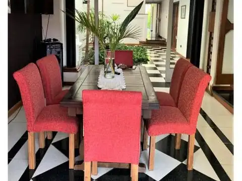 Casa 9 ambientes con 4 baños