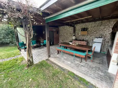 Casa 7 ambientes con 2 baños