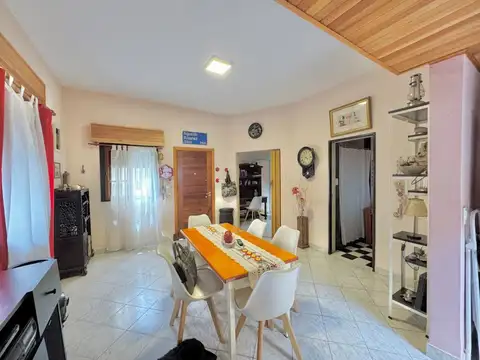 CASA 4 AMB EN VENTA EN V. PUEYRREDON COCHERA ILUM