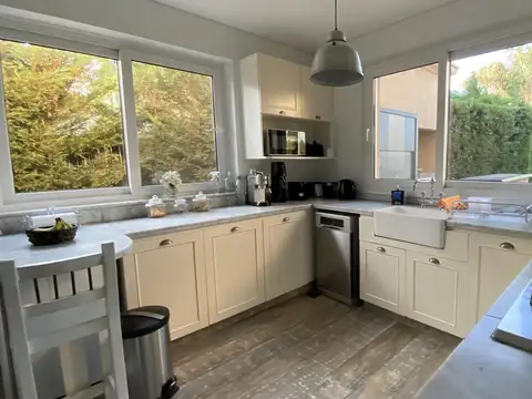 Casa 5 ambientes con 5 baños