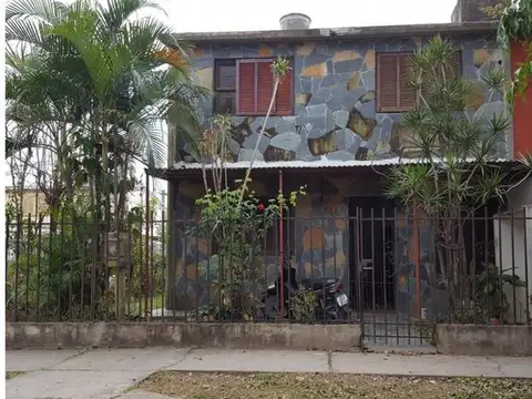 Av Chaco Nº 2300 Casa - 2 Baños -