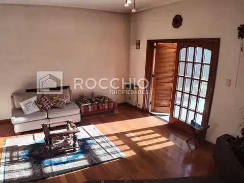 Casa 6 ambientes con 3 baños