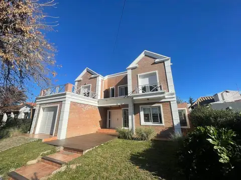 VENTA CASA CARLOS PAZ LOS MANANTIALES 6 AMBIENTES