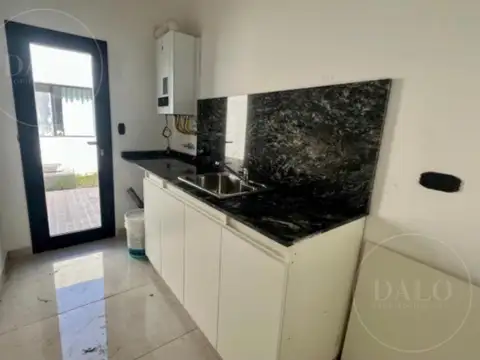 Casa en Venta con 4 cocheras