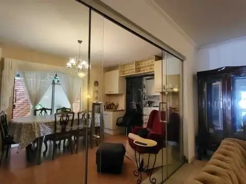 Casa en Venta con 4 cocheras