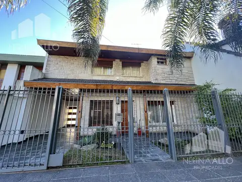 VENTA CASA 4 AMBIENTES CASTELAR NORTE