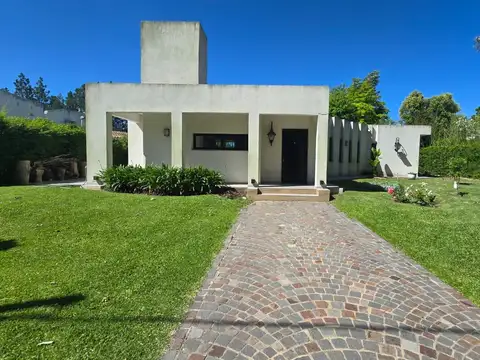 Casa en Golfer's, Pilar