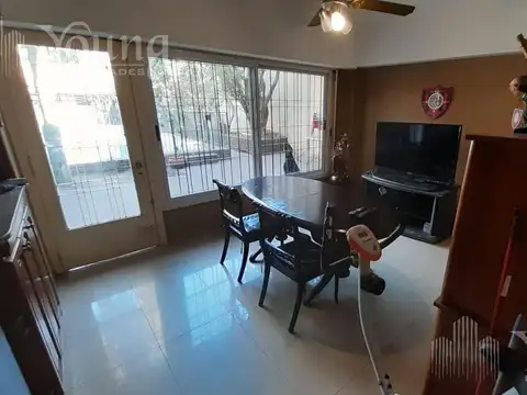 Casa 5 ambientes con 2 baños